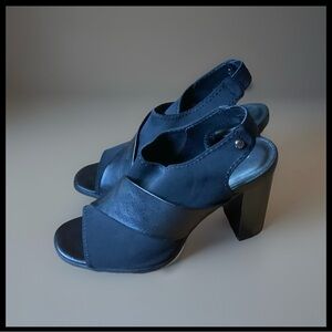 Simply Vera Vera Wang Black Slingback Heels size